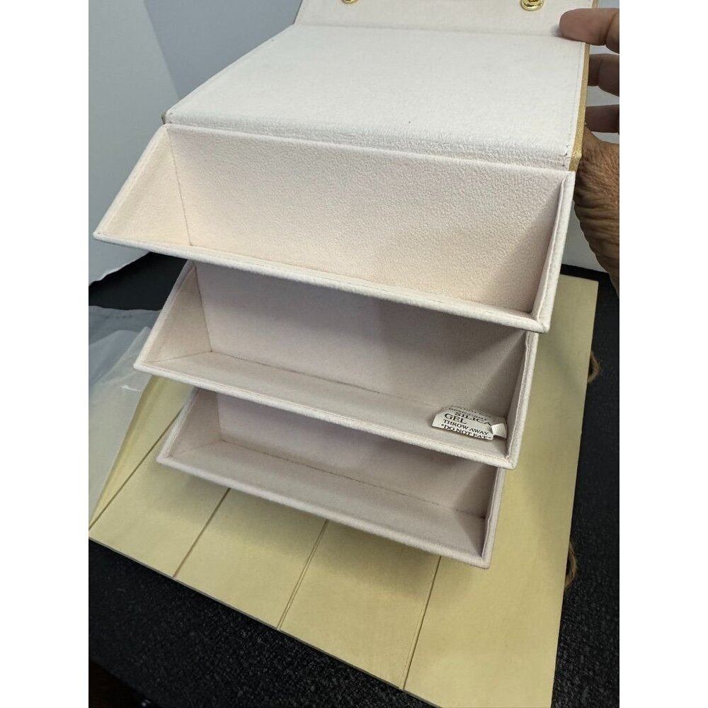Sancia 3 Compartment Sunglass Case - Sand color - New in Box - Picture 12 of 16